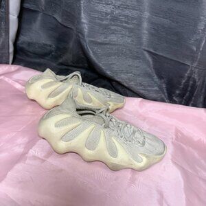 White Yeezy Boost 400